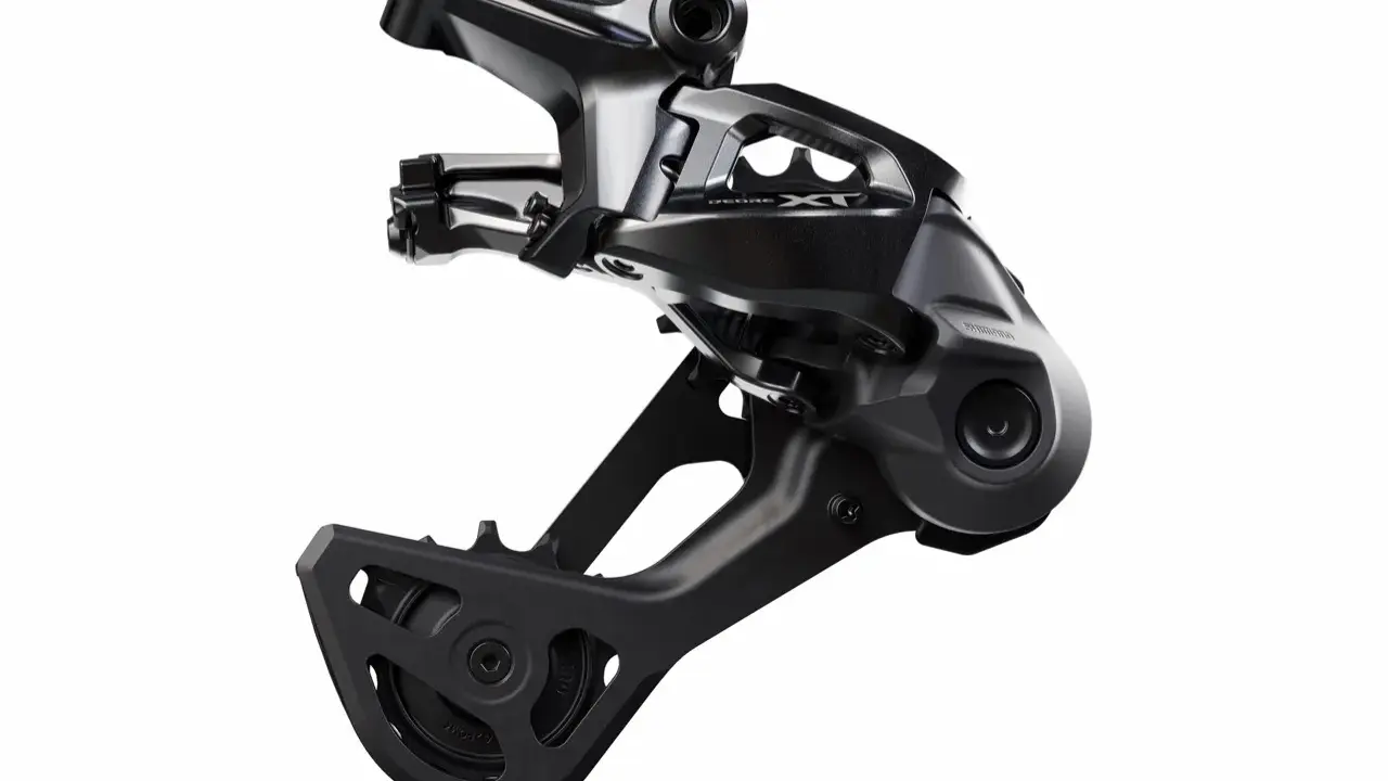 Czarny, nowoczesny przerzutka tylna Shimano Deore LX, gotowa na każde wyzwanie terenowe.