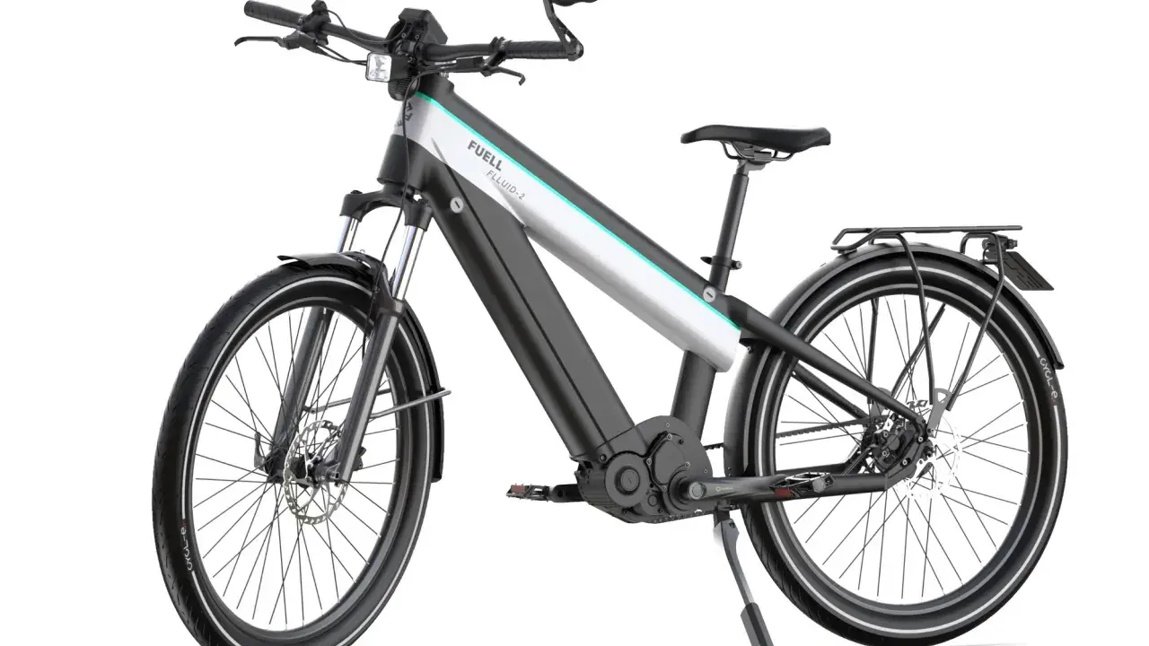 Nowy rower elektryczny z imponującym zasięgiem 300 km. Elegancki design, mocny silnik i gotowość do długich podróży.