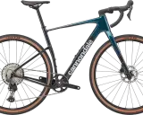 Gravelowy rower **Cannondale Topstone Carbon 3** w kolorze morskim, z szerokimi oponami WTB i napędem Shimano GRX.