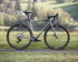 Nowy rower gravelowy, idealny na każdą trasę. Te rowery uniwersalne sprawdzą się zarówno na asfalcie, jak i w terenie.