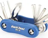Narzędzie wielofunkcyjne Park Tool MTC-30 z niebieską rączką, zawierające różne klucze imbusowe i Torx. Idealne, jakie klucze do roweru na szybkie naprawy w trasie.