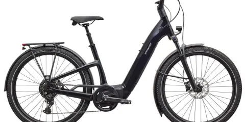 Elegancki, ciemnogranatowy rower elektryczny od renomowanego producenta rowerów elektrycznych. Idealny do miasta i na wycieczki.