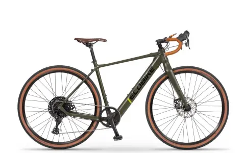 Zielony rower gravelowy z brązowym siodełkiem i owijką kierownicy. Napis "ECOBIKE" na ramie. To firma tworząca rowery.