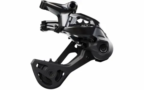 Czarny, nowoczesny przerzutka tylna Shimano Deore LX, gotowa na każde wyzwanie terenowe.