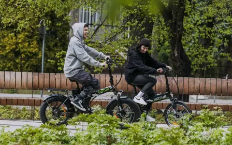 Para cieszy się jazdą na rowerach elektrycznych, idealnych na dofinansowanie do roweru elektrycznego.