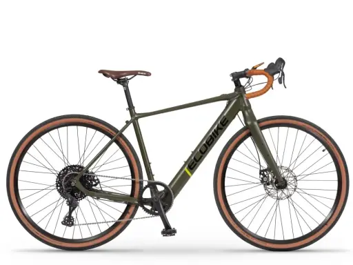 Zielony rower gravelowy z brązowym siodełkiem i owijką kierownicy. Napis "ECOBIKE" na ramie. To firma tworząca rowery.