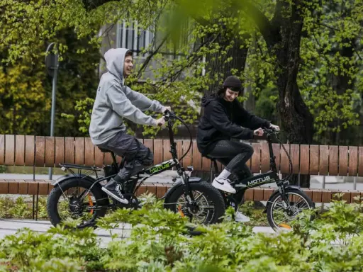Para cieszy się jazdą na rowerach elektrycznych, idealnych na dofinansowanie do roweru elektrycznego.