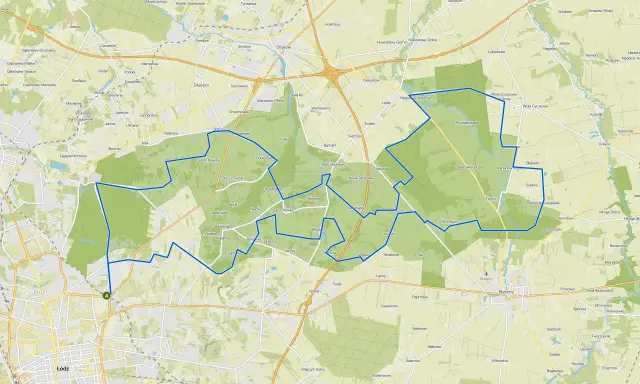 Trasa rowerowa wokół Łodzi, czyli gravel po łódzku, prowadzi przez malownicze tereny Parku Krajobrazowego Wzniesień Łódzkich, mijając wsie takie jak Dąbrówka Duża i Niesułków-Kolonia.