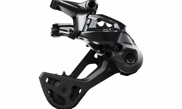 Czarny, nowoczesny przerzutka tylna Shimano Deore LX, gotowa na każde wyzwanie terenowe.