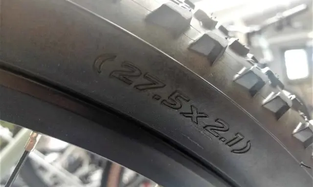 Opona rowerowa 27.5x2.1. Warto sprawdzić rozmiary dętek rowerowych tabela, by dobrać właściwą.